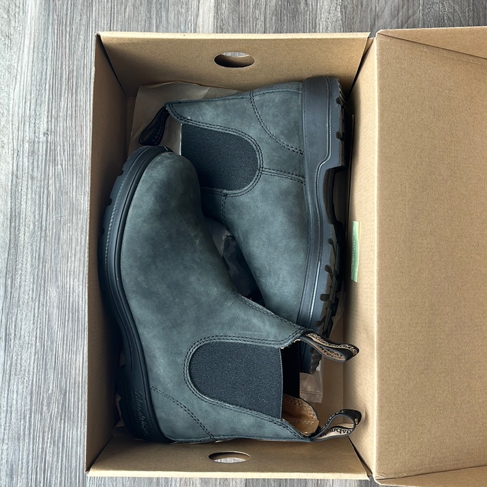 Blundstone Unisex Chelsea Boots in Rustic Brown Classic Series AU 4.5 brand new